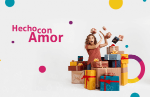 Mujer con regalos con amor
