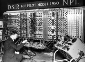 Alan Turing con Enigma