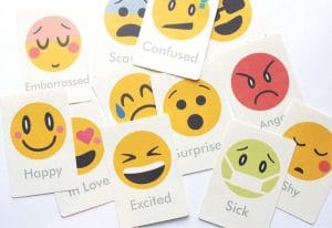 Diferentes emojis con caras y expresiones diferentes