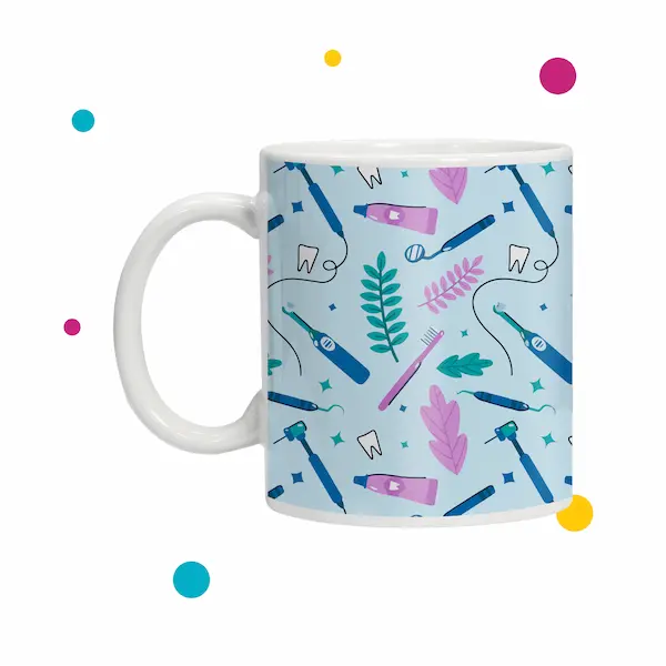 Linda taza odontología​ con ilustraciones de implementos que utilizan los odontólogos
