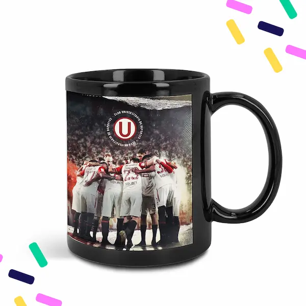 Taza negra de los jugadores de Universitario